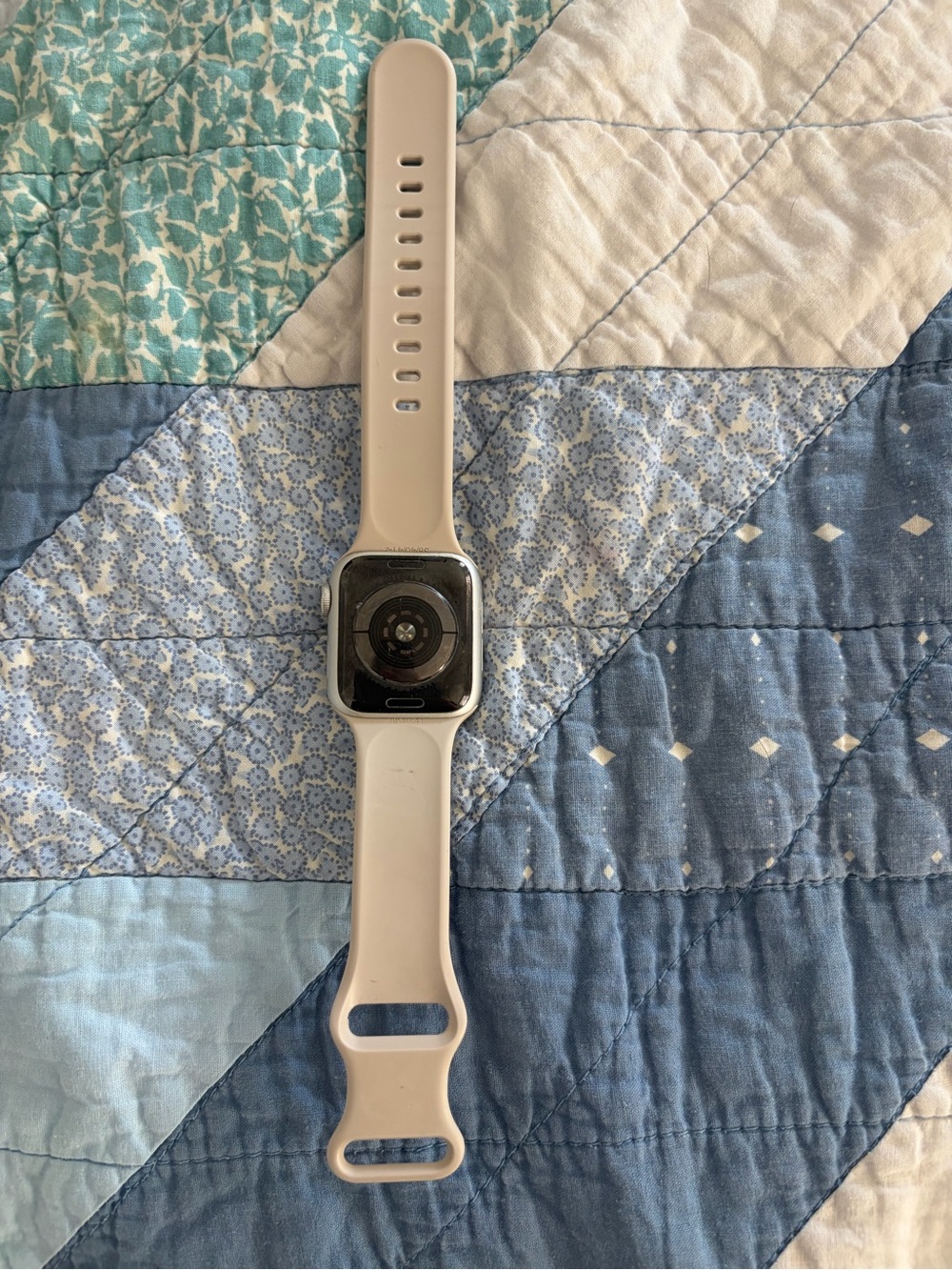 Apple Watch Series 4 40mm - Picture 2 of 2